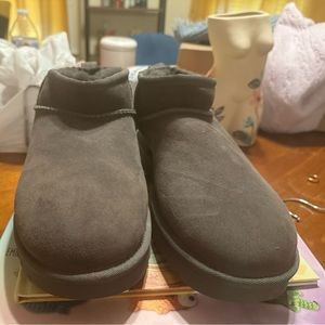 Gray Ugg Ultra Mini, Size 9